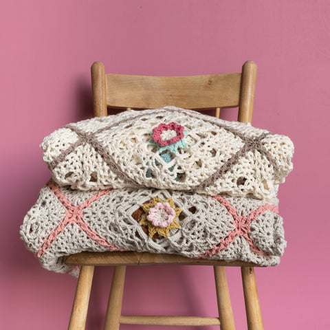Haakpakket | Yarn and Colors | Romantic Throw
