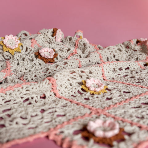 Haakpakket | Yarn and Colors | Romantic Throw