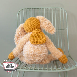 Gratis haakpatroon | Craft Kitchen | Knuffelkonijn met rugzakje