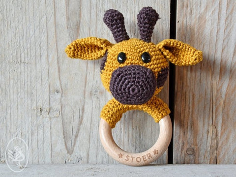 Gratis haakpatroon | Durable | Rammelaar en bijtring Giraffe Gerrit