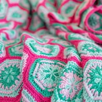 Haakpakket | Yarn and Colors | Flower Hexagon Blanket